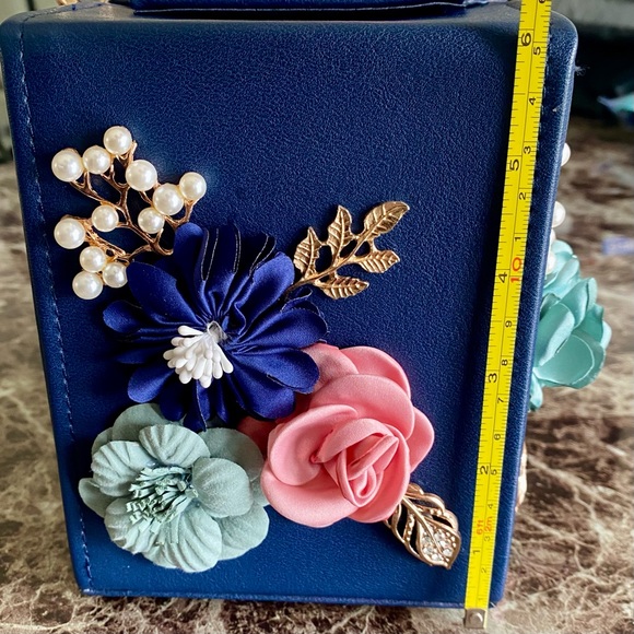 ✨Host Pick✨Pearl & Floral Bag - Picture 13 of 14